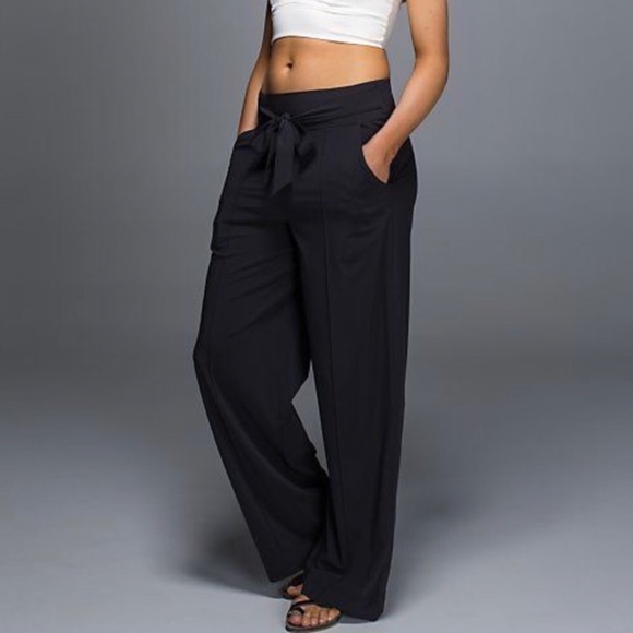 lululemon athletica Pants - Lululemon Wide Leg Noir Pants Sz 2
